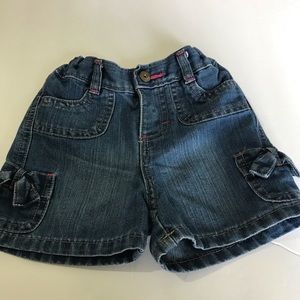 Girl’s Wrangler Shorts with Bow Pockets Snap closure Medium Wash Sz 18 mths